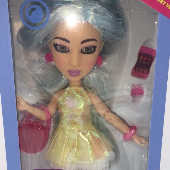 Snapstar Echo Fashion Doll Blue Hair Yellow Dress with Accessories - Picture 3 of 11
